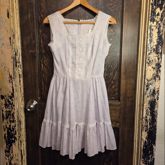 Jeri Bee Dresses & Skirts - *Vntg* 1970s 'Jeri Bee' Sleeveless Lavender Cotton Midi Dress with Lace Trim